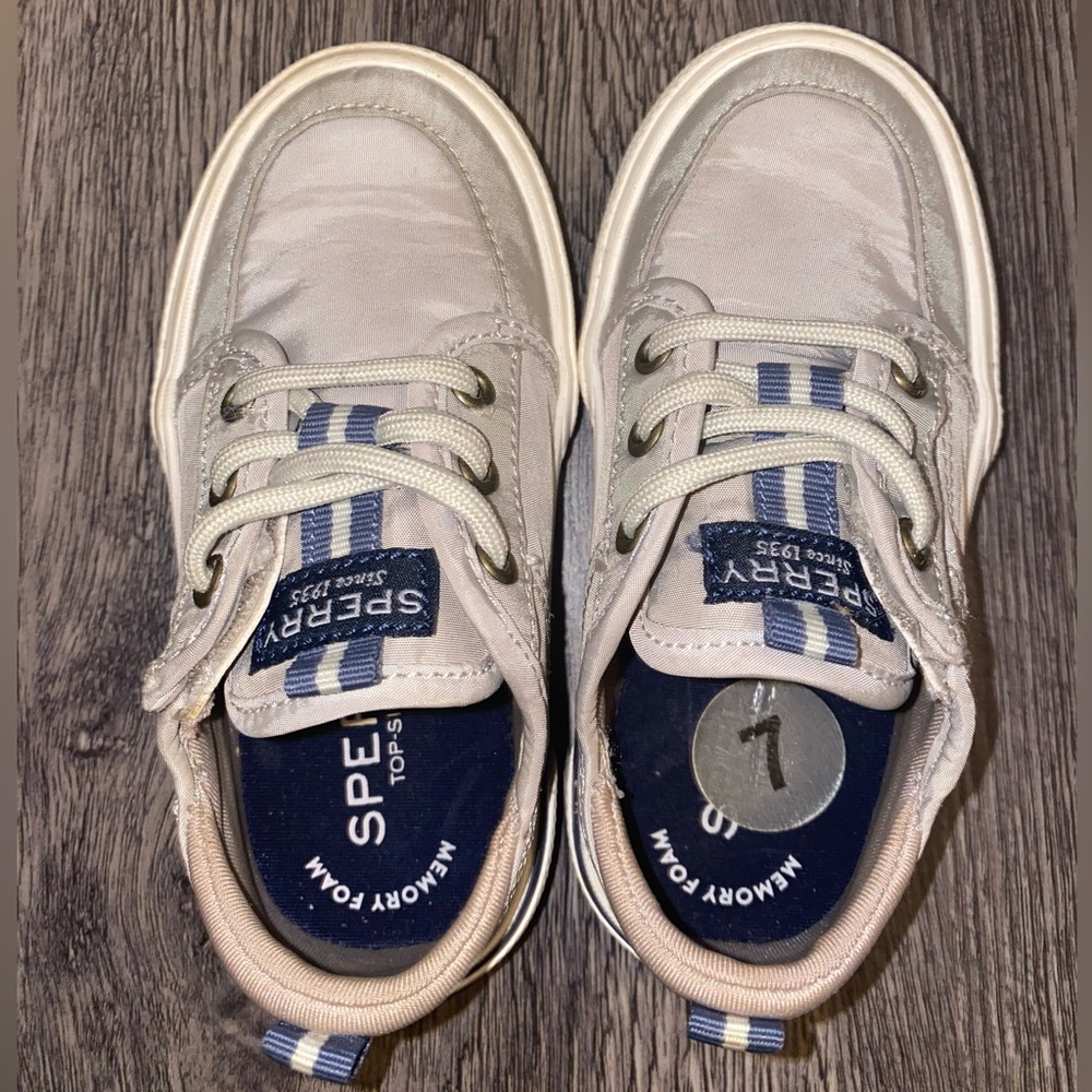 Sperry’s size 7 toddler